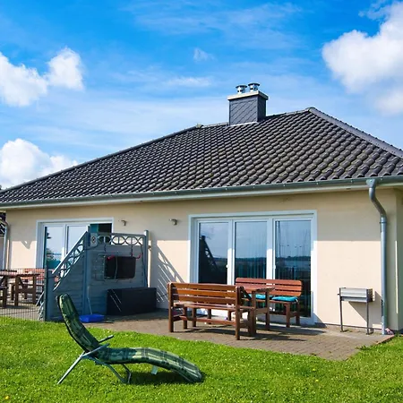 Ferienhaushaelfte 
